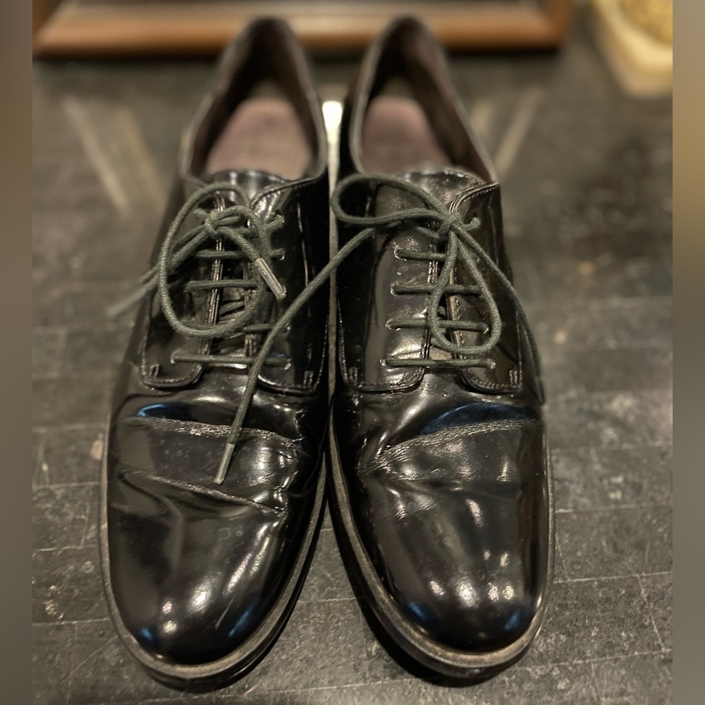 Circa Joan And David Irradesecent Oxford Wingtip Women’s Shoes